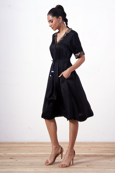 Umbra - Lapel Collar Dress